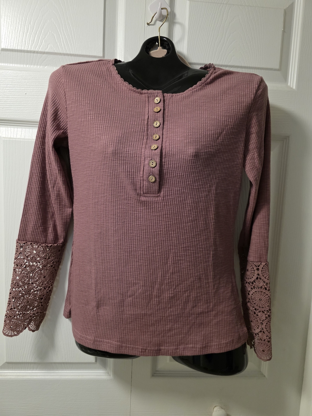 Womens Mauve Lace-Cuff Ribbed Henley Long Sleeve Top